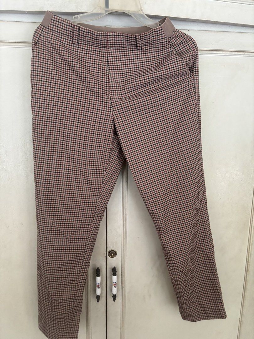UNIQLO Plaid Pants Size M (Category: Other Bottoms) located in Cainta. Submitted by doverparfum (Listing ID 1459943873, Image 1). Description: - Uniqlo Plaid Pants - Size: Medium (M) - Waist: Fits 63-69cm - Hips: Fits 88-94cm - Material: Polyester, Rayon, Spandex, Nylon - Features: Elasticated waistband (back), Straight leg cut - Style: Great for casual wear.