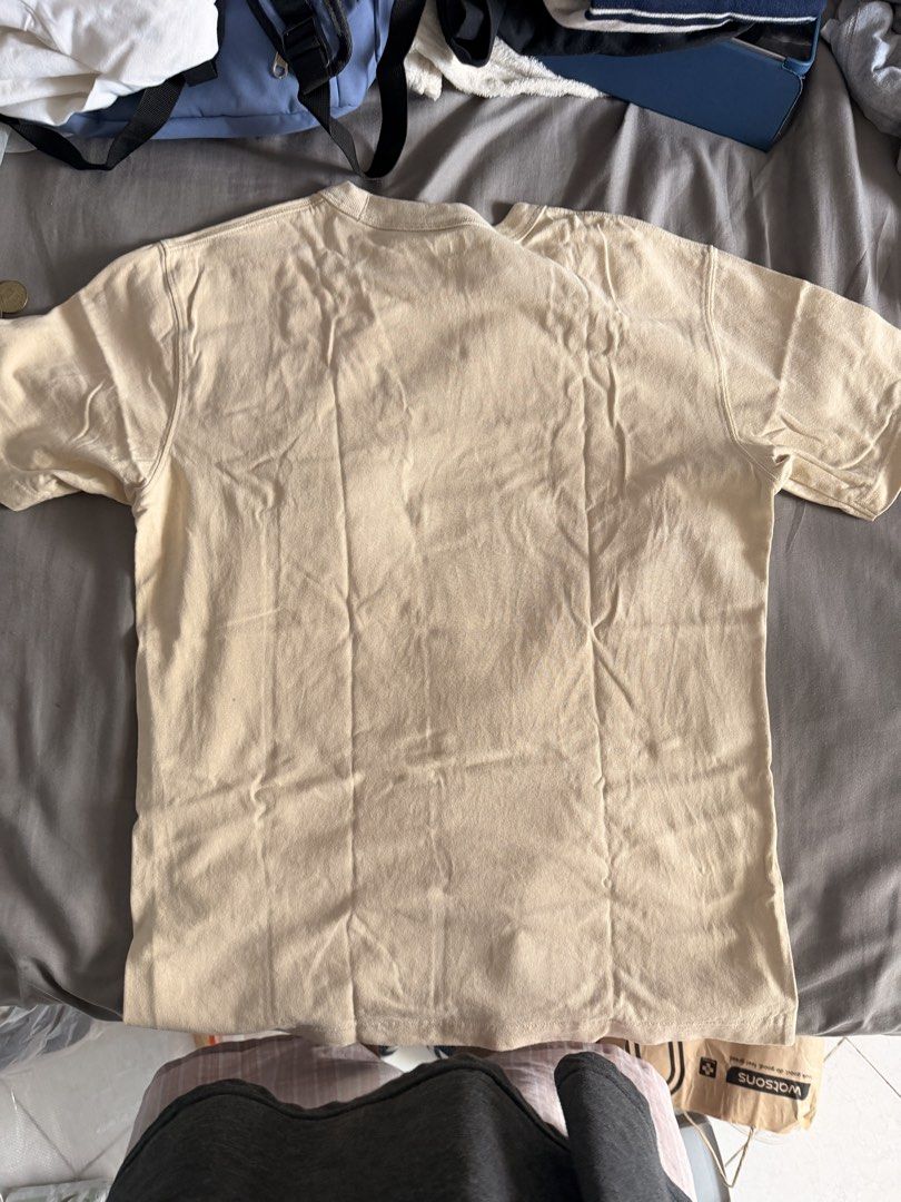 Uniqlo plain shirt (Category: Tshirts & Polo Shirts ) located in Manila. Submitted by ellede32655 (Listing ID 1459973571, Image 2). Description: Size small.