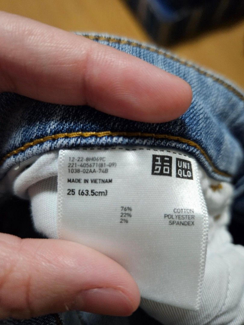Uniqlo ripped jeans (Category: Jeans) located in Quezon City. Submitted by galecollection (Listing ID 1460020249, Image 2). Description: .