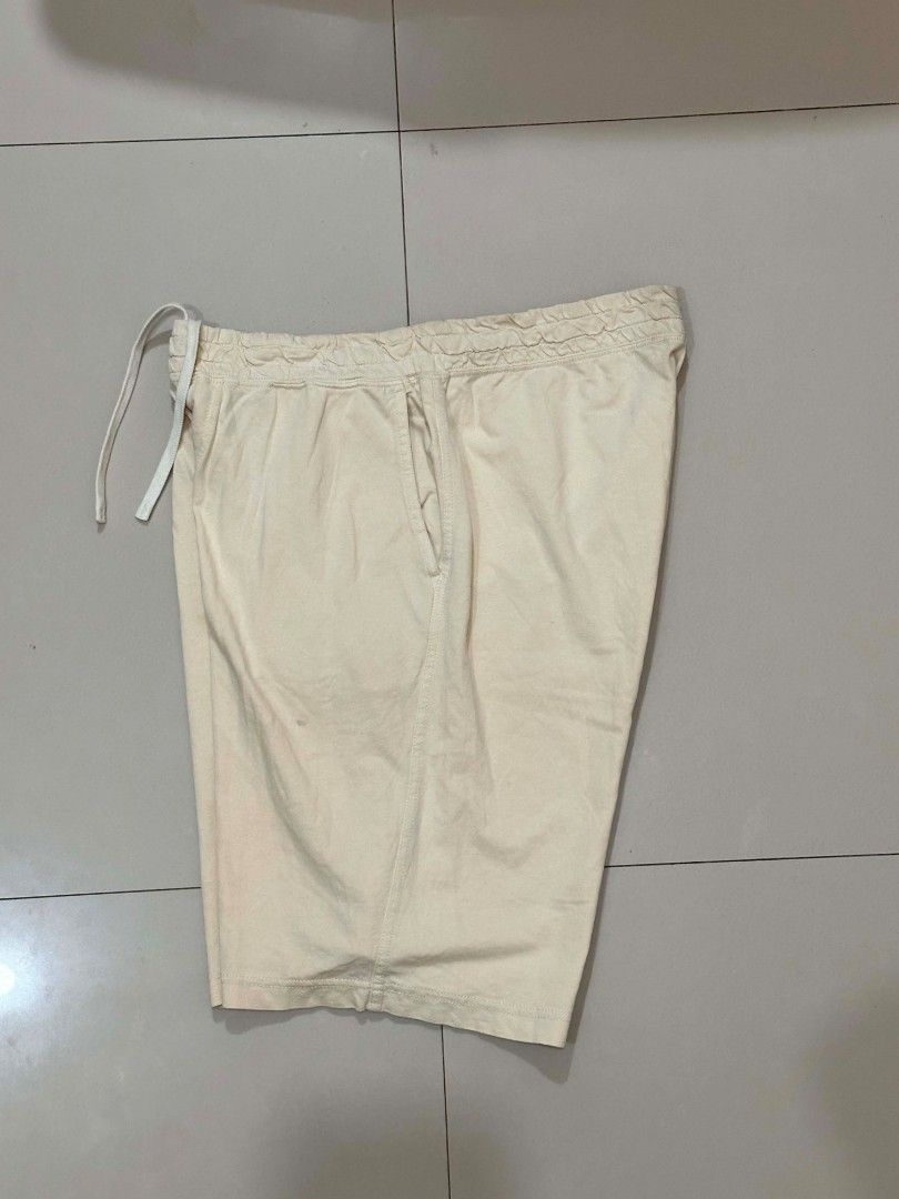 Uniqlo Short (Category: Shorts) located in Butuan. Submitted by jefgardoce_collection (Listing ID 1459969845, Image 3). Description: Uniqlo Short, Good Condition, No issue, just need wash..