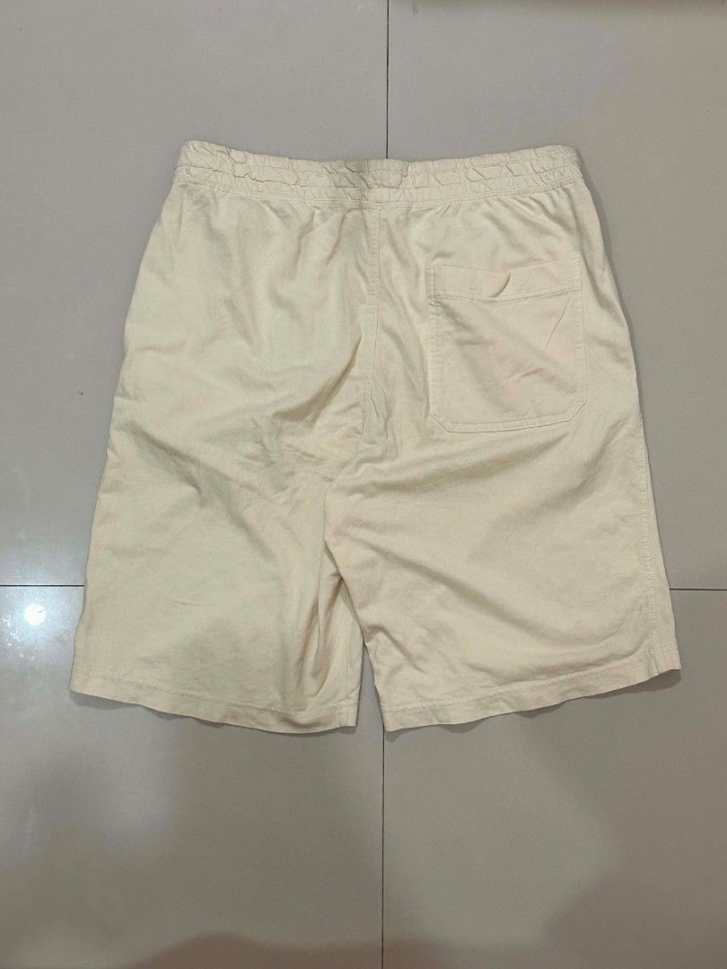 Uniqlo Short (Category: Shorts) located in Butuan. Submitted by jefgardoce_collection (Listing ID 1459969845, Image 2). Description: Uniqlo Short, Good Condition, No issue, just need wash..