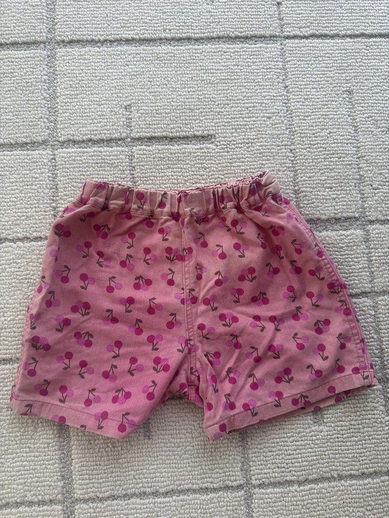 Uniqlo Shorts 100 (Category: Babies & Kids Fashion) located in Tagbilaran City. Submitted by lovedbysjc330 (Listing ID 1459976021, Image 2). Description: .