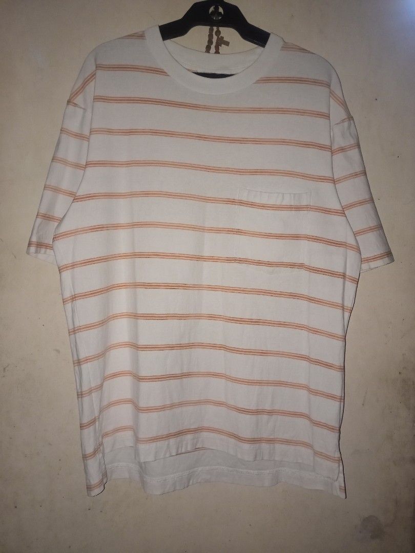 Uniqlo Striped Pocket tee (Category: Tshirts & Polo Shirts ) located in Manila. Submitted by kenny200024 (Listing ID 1460073641, Image 1). Description: Uniqlo Striped Pocket tee - size large - width 22 | length front 27.5 - back 29 - good condition - minor flaws / issues seen on pic.