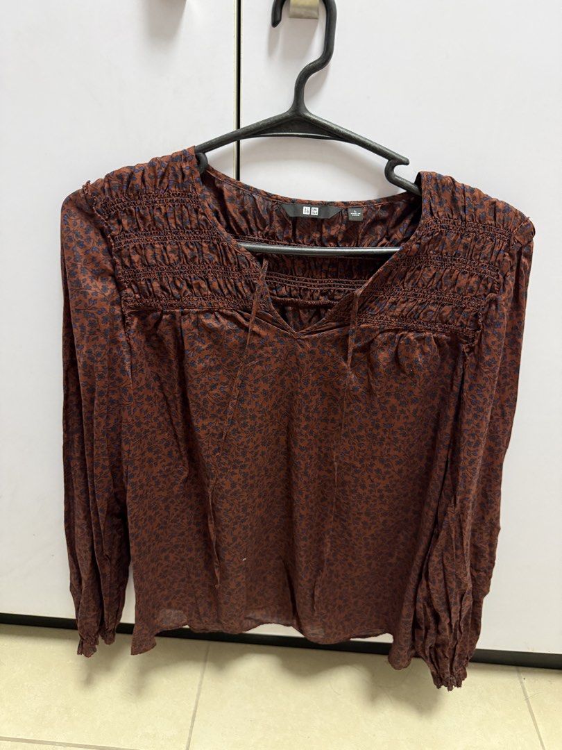 Uniqlo top (Category: Longsleeves) located in Quezon City. Submitted by yaniekl (Listing ID 1460069616, Image 1). Description: .