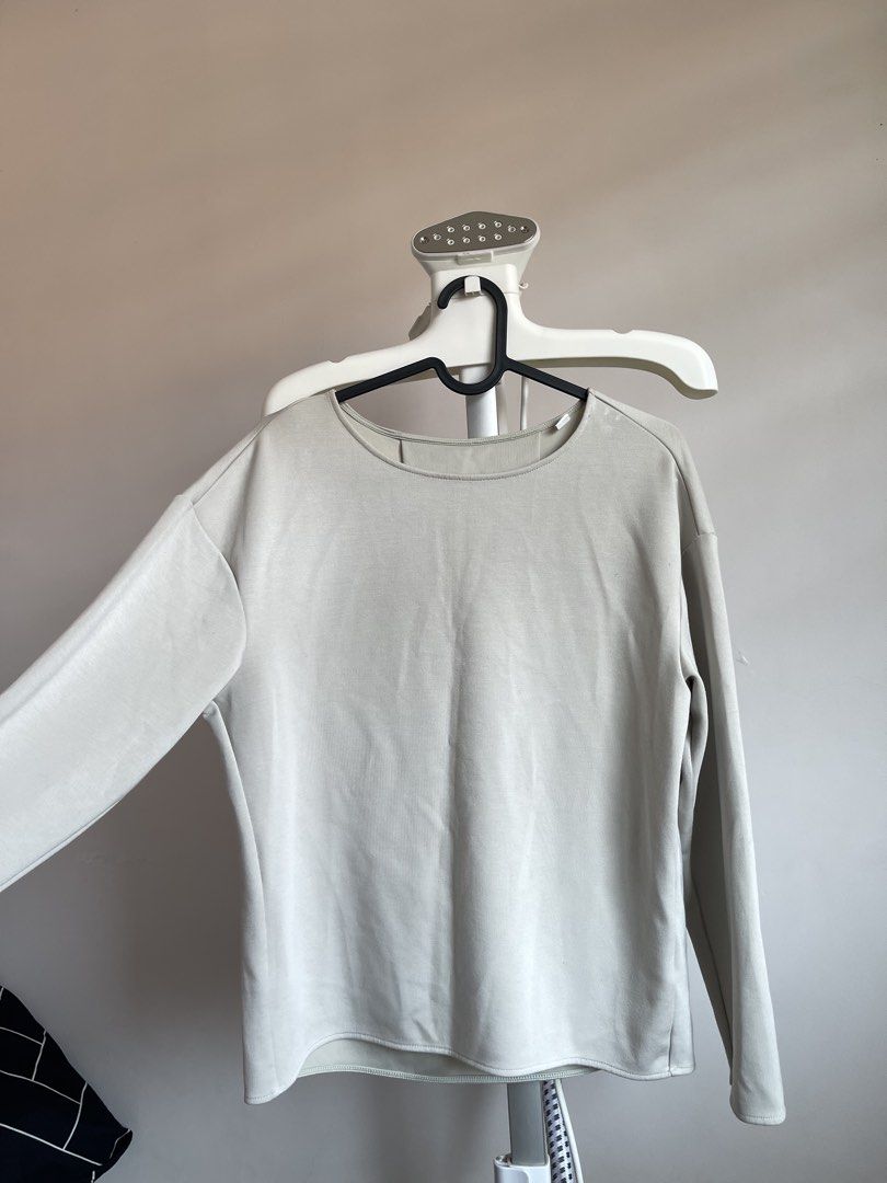 Uniqlo top and bottom (get as set) (Category: Sets or Coordinates) located in Calamba. Submitted by nicaray (Listing ID 1460086265, Image 1). Description: Get both for 1200 php (pants only used twice) top few times but not more than 5x. Top tagged as M but can fit until XL Bottom can fit until size 36 waistline.