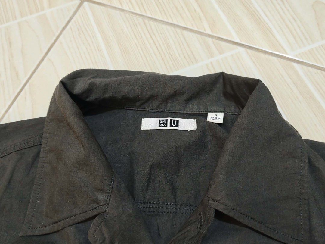 Uniqlo U Long Sleeve (Category: Tshirts & Polo Shirts ) located in Muntinlupa City. Submitted by staxrz_0 (Listing ID 1460081457, Image 2). Description: - Uniqlo U Long Sleeve Shirt - Color: Dark Grey - Style: Button-up front - Features: Two chest pockets - Size: S - Perfect for: Casual wear or layering.