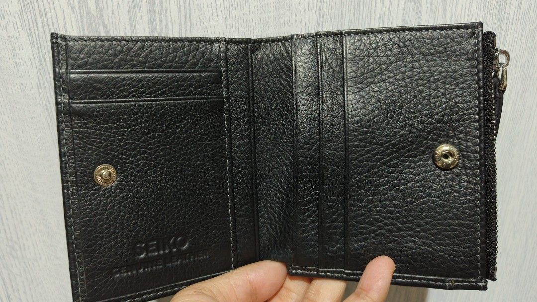 Unisex Wallet (Category: Wallets & Card holders) located in Manila. Submitted by eliana_marie (Listing ID 1459928464, Image 1). Description: Original Seiko leather wallet unisex, haven't used really. Only tried to put many coins and a bit bulky for me. RFS: got new wallet Orig price: 999 (sale).