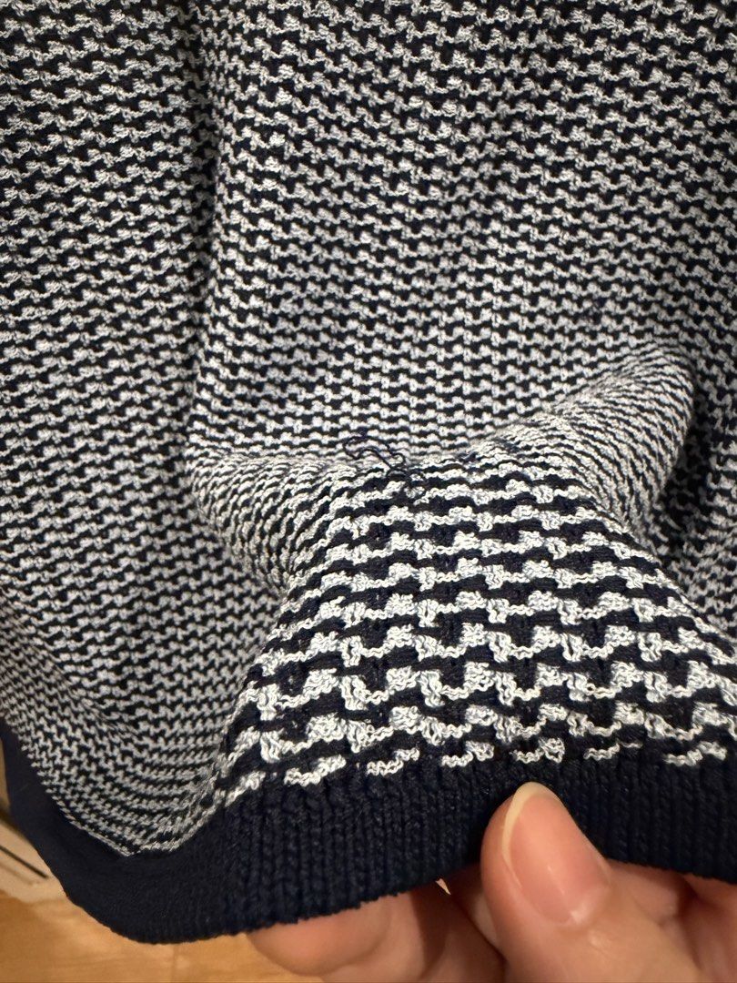URBAN REVIVO Blue Patterned Bodycon Skirt (Category: Skirts) located in Pasig City. Submitted by maraaaaaa (Listing ID 1460080098, Image 3). Description: .