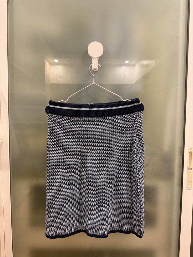 URBAN REVIVO Blue Patterned Bodycon Skirt (Category: Skirts) located in Pasig City. Submitted by maraaaaaa (Listing ID 1460080098, Image 1). Description: .