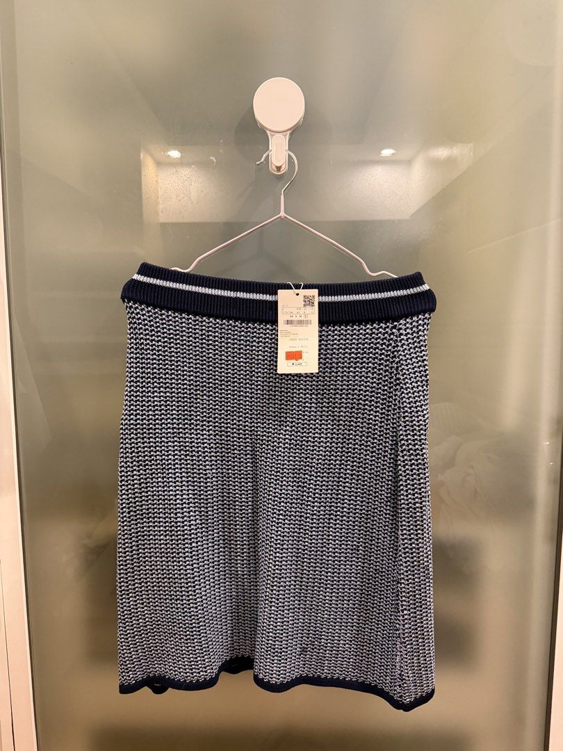 URBAN REVIVO Blue Patterned Bodycon Skirt (Category: Skirts) located in Pasig City. Submitted by maraaaaaa (Listing ID 1460080098, Image 2). Description: .