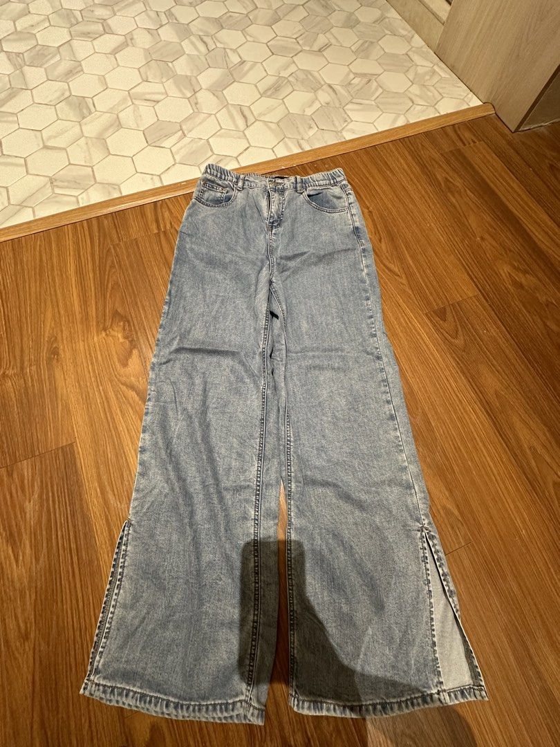 Urban Revivo Pants (Category: Jeans) located in Manila. Submitted by gabbies.closet.mnl (Listing ID 1460067060, Image 2). Description: .