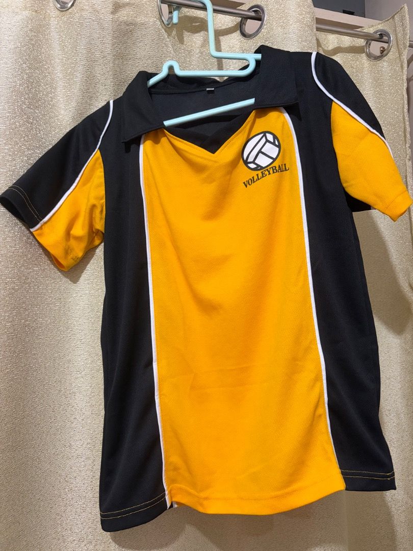 UST PATHFIT VOLLEYBALL UNIFORM (Category: Activewear) located in Manila. Submitted by maee17 (Listing ID 1459968532, Image 1). Description: - size xs - no number - used only for 1 sem.
