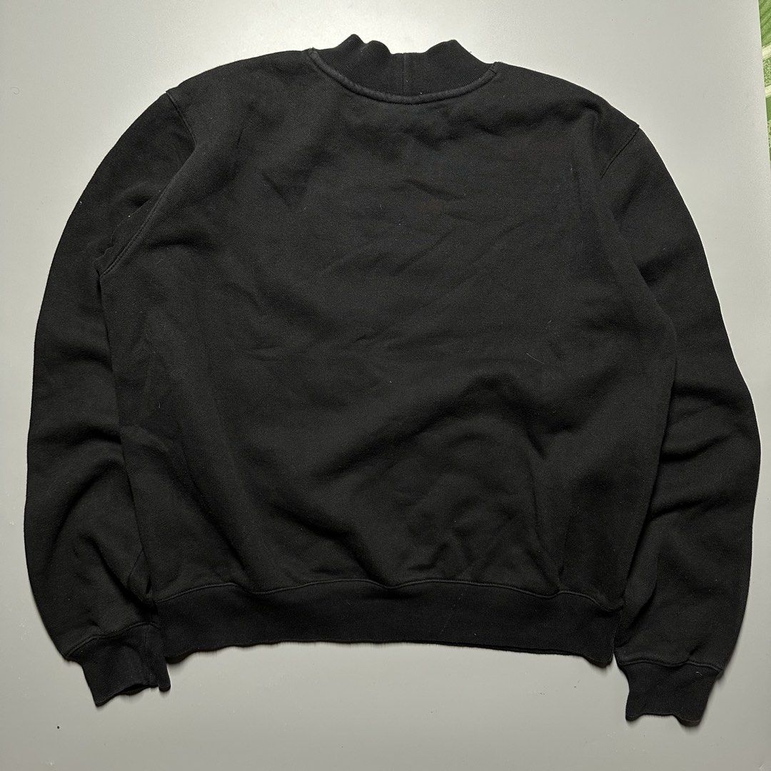 V4 - 7 Champions mock-neck sweatshirt (Category: Sleep and Loungewear) located in Bauang. Submitted by laceituplu (Listing ID 1460084136, Image 3). Description: Champions mock-neck sweatshirt featuring an embroidered script logo across the chest..