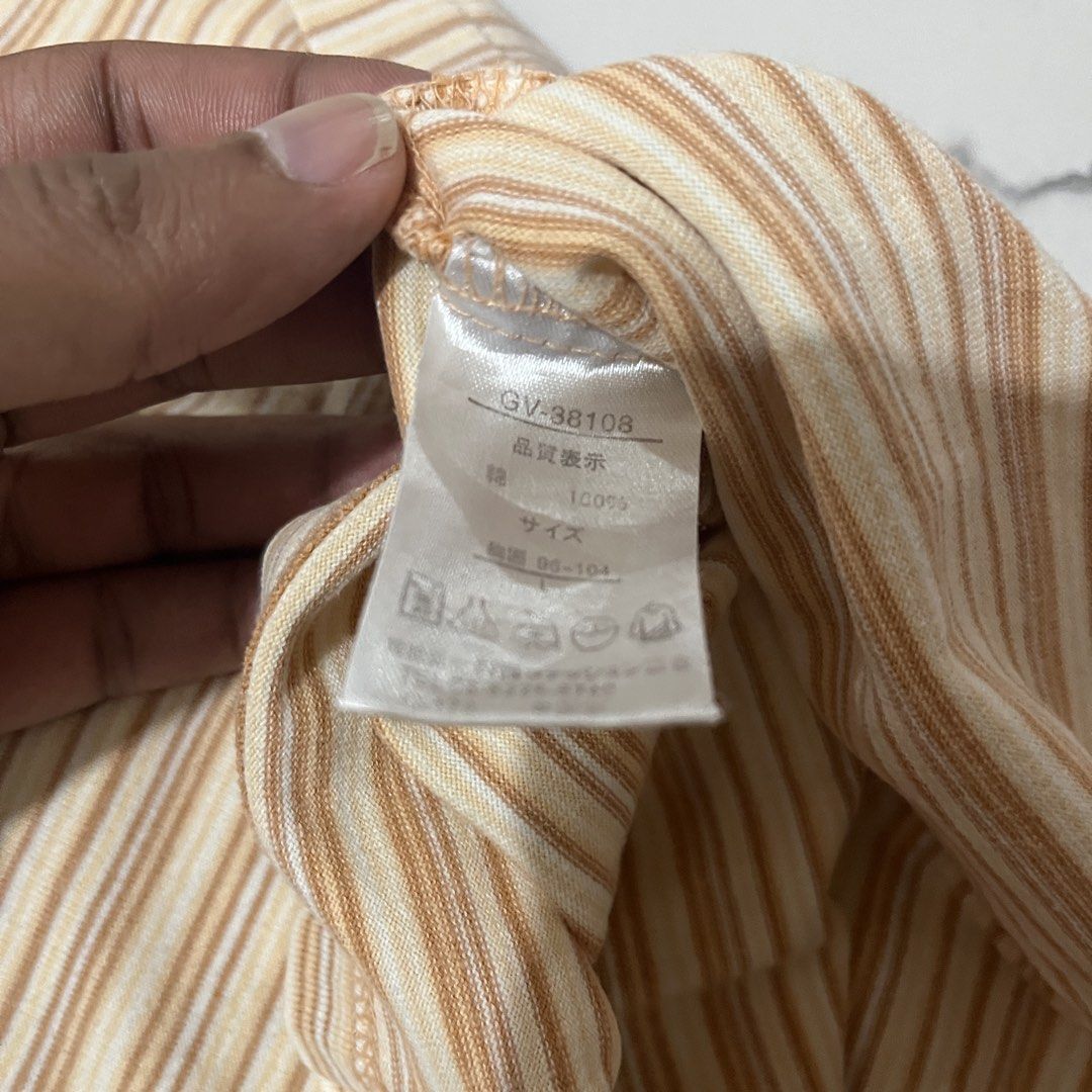 Valentino (Category: Tshirts & Polo Shirts ) located in Bacoor. Submitted by manonghits_2000 (Listing ID 1460065602, Image 3). Description: Valentino Henley 19.5x26.5 Good as New No Issue Claim 250 .