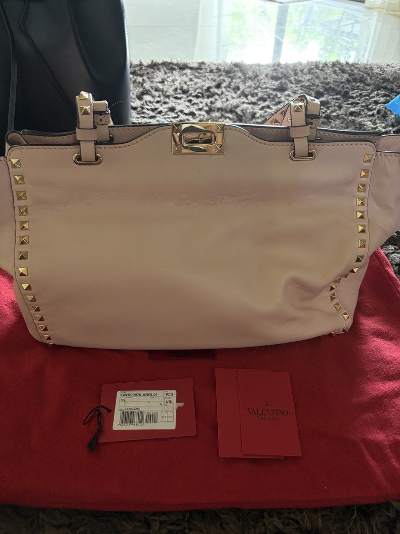 Valentino Beige Leather Medium Rockstud Trapeze Tote (Category: Luxury Bags & Wallets) located in Antipolo. Submitted by pinkktopaz (Listing ID 1459986387, Image 1). Description: Like new, minor folds/creases from storage but barely used With original dust bag and authenticity cards Slightly negotiable.