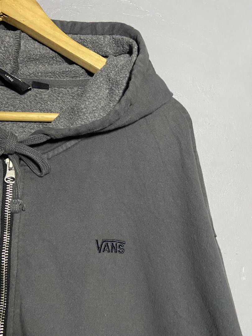 Vans (Category: Activewear) located in Cabuyao City. Submitted by chukz_x (Listing ID 1459948524, Image 3). Description: Vans Size : Large Dimes : 27W 28L Condition : Excellent Issue : none Price : 500 📍READY TO WEAR 📍Cabuyao Laguna.