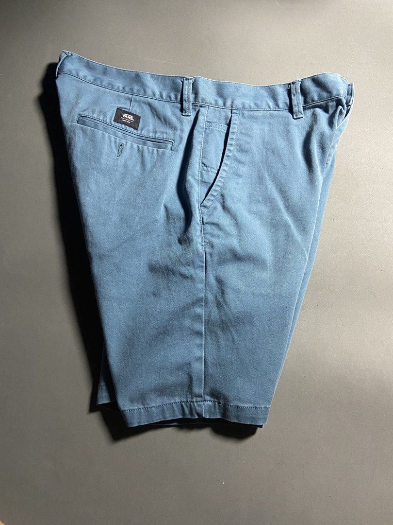 Vans authentic chino short (Category: Shorts) located in Cabuyao City. Submitted by chukz_x (Listing ID 1459954341, Image 1). Description: Vans authentic chino short Size : 34 Dimes : 34W 19.5L Condition : Excellent Issue : none Price : 400 📍READY TO WEAR 📍Cabuyao Laguna.
