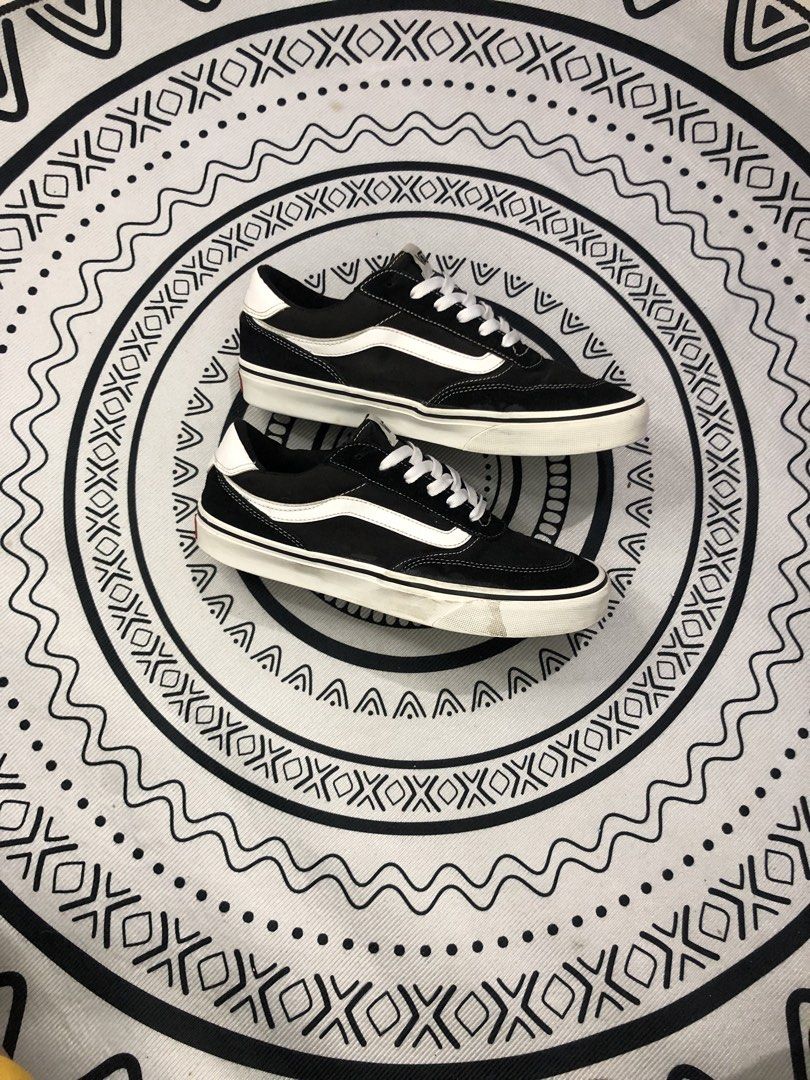 Vans Brooklyn Ls 🔥 (Category: Sneakers) located in Quezon City. Submitted by sjts22 (Listing ID 1460092348, Image 1). Description: •Good condition •Original 10💯 •Issue: Reglue .