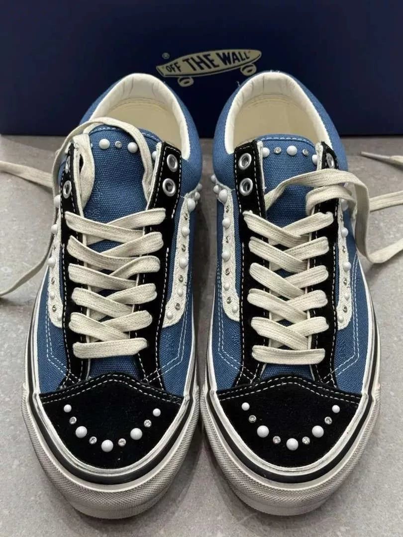 Vans Old Skul 36 'Pearlized' (Category: Sneakers & Footwear) located in San Fernando. Submitted by fynder (Listing ID 1459985990, Image 3). Description: Vans Old Skul 36 'Pearlized' 🔥 100% Auth Brand New 🔥 Available Sizes : 36-45 📦 Fast processing (Air cargo freight) 💬 More drops daily on IG: @fynder1 🔒 Buyer protection through Carousell — shop with confidence .