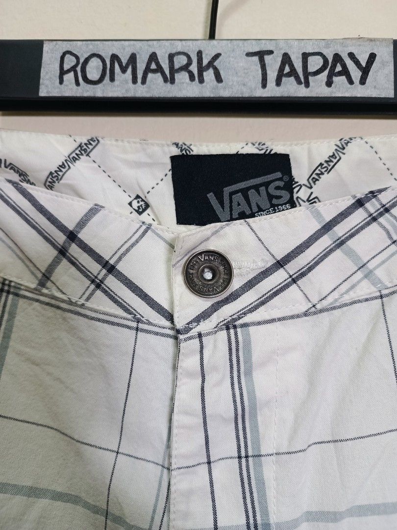 VANS PLAID JORTS (Category: Shorts) located in Bulacan. Submitted by romark.longos.tapay (Listing ID 1460073620, Image 3). Description: Dimensions: W36 x L24.5 x 12.5LEGHOLE Condition: EXCELLENT Color rate: 9.5/10 Issue: NONE.