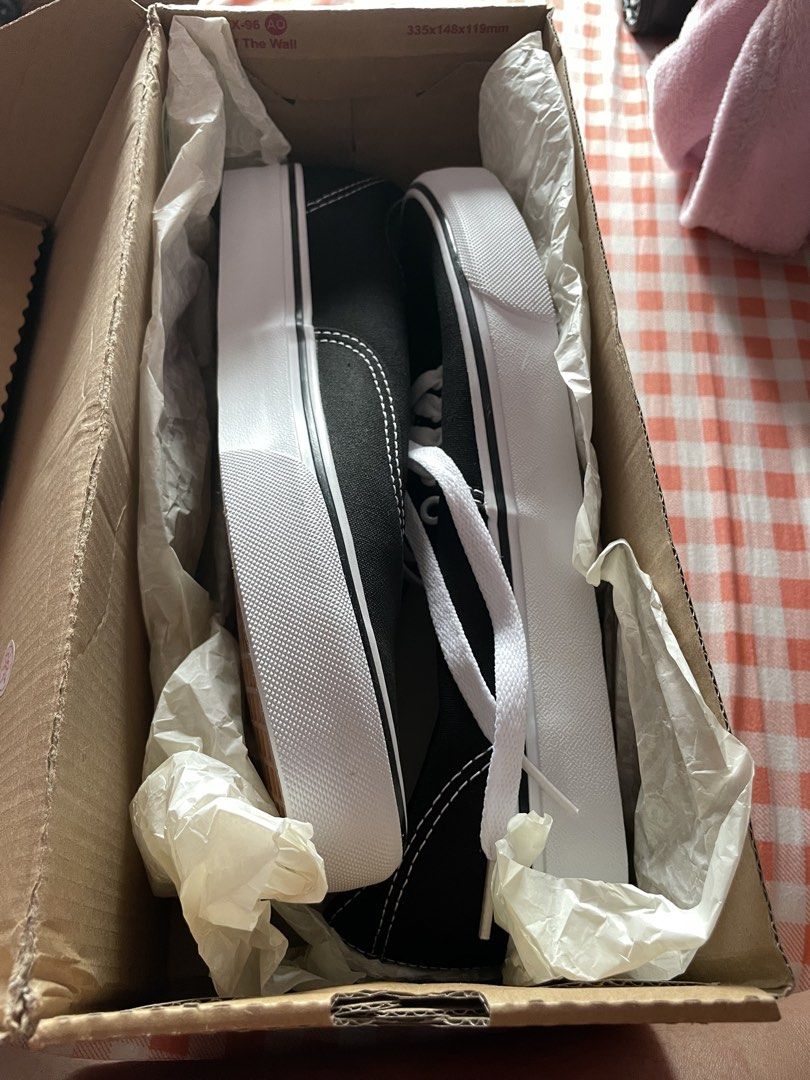 Vans Unisex Authentic Canvas (Category: Casual Shoes) located in Mandaluyong City. Submitted by sashiiiiimi (Listing ID 1459963443, Image 3). Description: Rfs: Wrong Size😣 Too big for me Bought this in Shoe Salon moa.