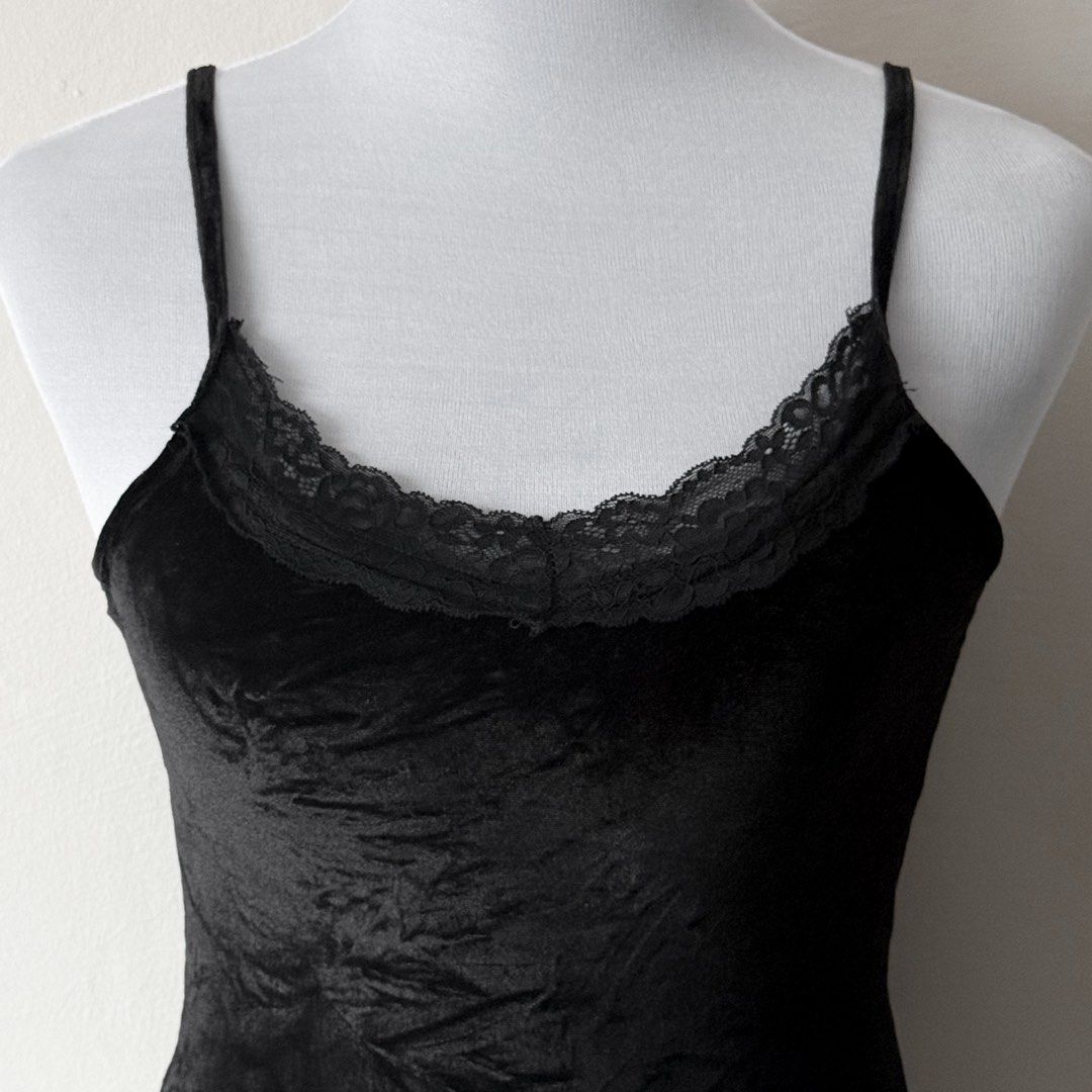 Velvet Lace Trim Cami Top (Category: Others Tops) located in Antipolo. Submitted by rosywardrobe (Listing ID 1460094256, Image 2). Description: 🎀 MAKE READING A HABIT 🎀 • No order form, no reservation! • Strictly 1 day reservation • Payment first before order processing • No return, No exchange • Don’t make an offer if you’re not 100% sure • No shipping every weekends — PAYMENT CHANNELS — • GCash • Gotyme • Maya • BDO • BPI • Unionbank — DELIVE