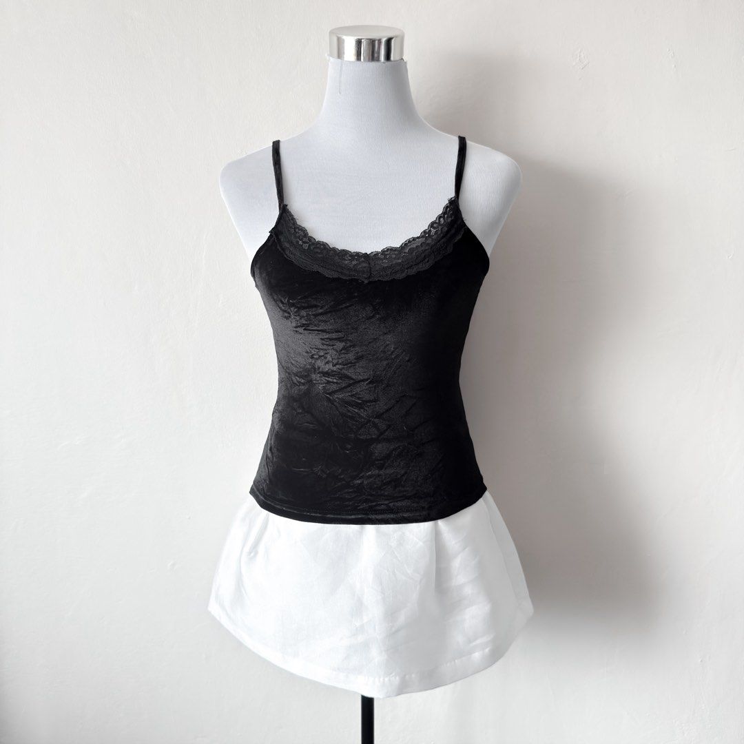 Velvet Lace Trim Cami Top (Category: Others Tops) located in Antipolo. Submitted by rosywardrobe (Listing ID 1460094256, Image 1). Description: 🎀 MAKE READING A HABIT 🎀 • No order form, no reservation! • Strictly 1 day reservation • Payment first before order processing • No return, No exchange • Don’t make an offer if you’re not 100% sure • No shipping every weekends — PAYMENT CHANNELS — • GCash • Gotyme • Maya • BDO • BPI • Unionbank — DELIVE