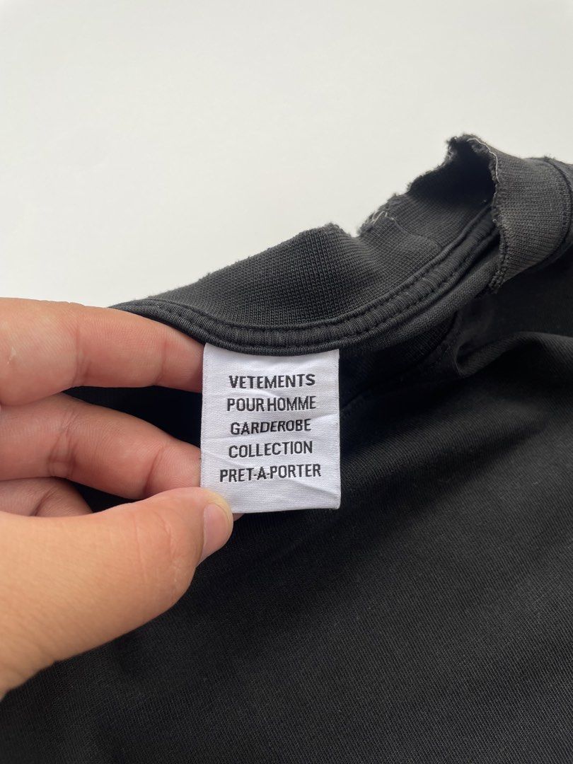 Vetements spring water logo tee (Category: Tshirts & Polo Shirts ) located in General Mariano Alvarez. Submitted by savenlester (Listing ID 1460001184, Image 3). Description: Vetements spring water logo tee ◾W - 25 ◾L - 32 ◾Good condition ◾Color rate 9/10 ◾No issue .