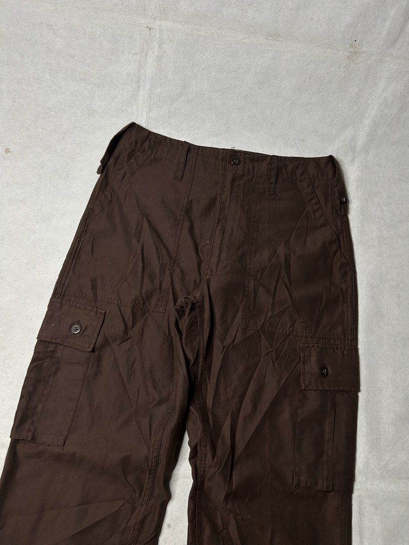 Vintage 1990’s Army Utility Cargo Pants (Category: Jeans) located in Iloilo. Submitted by noy_thrift (Listing ID 1460043450, Image 2). Description: Vintage 1990’s Army Utility Cargo Pants Waistline 32 Thighs 12.5 Knee 9.6 Leghole 9 Inseam 31.5 Outseam 43 Front Rise 12 Back Rise 14.2 Excellent Condition No Issue.
