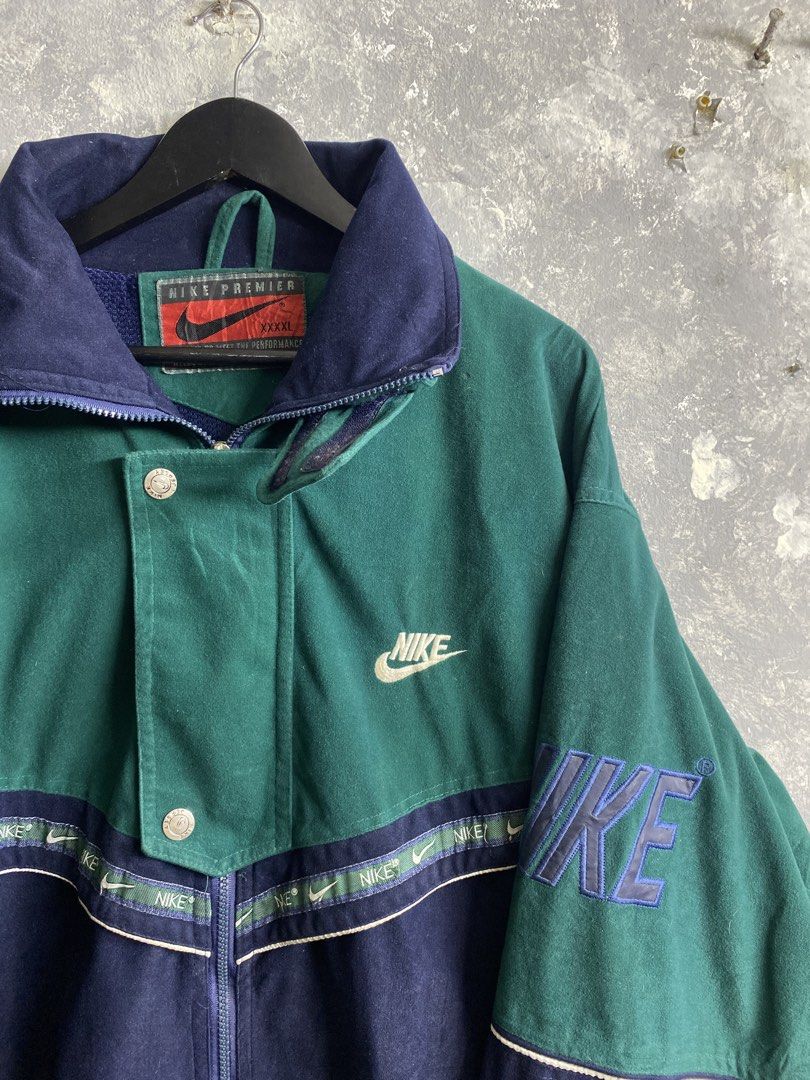 Vintage 90s Nike Boot (Category: Coats, Jackets and Outerwear) located in Pasig City. Submitted by lumangkamisa (Listing ID 1459996699, Image 3). Description: Fits Large-XL Flaw - missing puller zipper sa nape area.