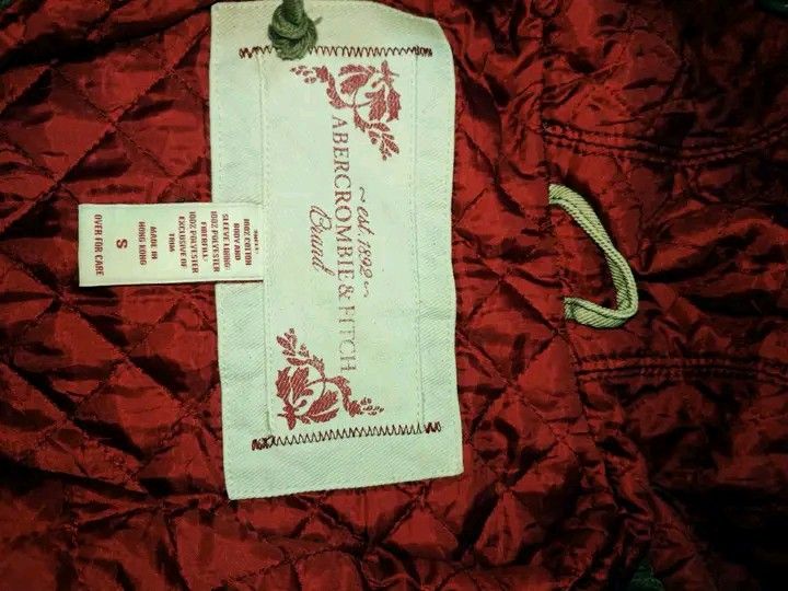 vintage abercrombie jacket (Category: Coats, Jackets and Outerwear) located in Manila. Submitted by gllysv (Listing ID 1460062581, Image 3). Description: stain on lower left pocket but all are in good condition.