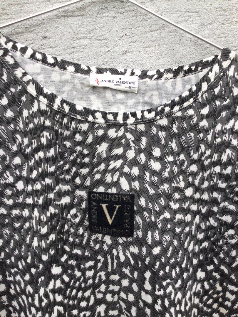 Vintage Andre Valentino Abstract Longsleeve (Category: Longsleeves) located in Binangonan. Submitted by ininnep (Listing ID 1459910004, Image 2). Description: Size medium to large As is what you seen is what you get Excellent condition .