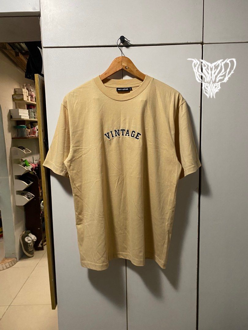 VINTAGE ARC LOGO SHIRT (Category: Tshirts & Polo Shirts ) located in Manila. Submitted by thrifted_g00ds2k25 (Listing ID 1459968050, Image 1). Description: VINTAGE ARC LOGO TEE SIZE L EXCELLENT CONDITION 9/10 COLOR RATE NO ISSUES 150 DM FOR MORE DETAILS AND INFO 📥📥.