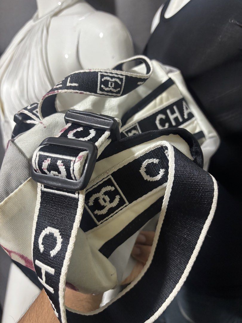 Vintage Chanel Belt Bag (Category: Belt bags, Clutches and Pouches) located in Baguio. Submitted by thecollector2600 (Listing ID 1460023677, Image 3). Description: Has lipstick stains .