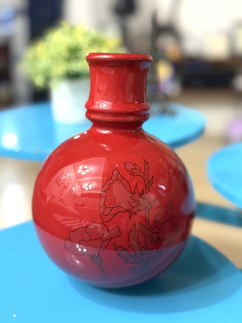 Vintage Italian Ceramic Vase (Category: Vases & Decorative Bowls) located in Mandaluyong City. Submitted by ardzensthrift (Listing ID 1459956689, Image 1). Description: This is a vintage Ernestine Salerno globular ceramic vase, handcrafted in Italy during the mid-20th century (circa 1950s–1960s)..
