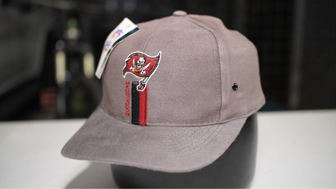 VINTAGE LOGO 7 BUCANEERS SNAPBACK (Category: Caps & Hats) located in Butuan. Submitted by 085skatethriftshop (Listing ID 1459902656, Image 1). Description: VINTAGE LOGO 7 BUCANEERS SNAPBACK NEW WITH TAGS.