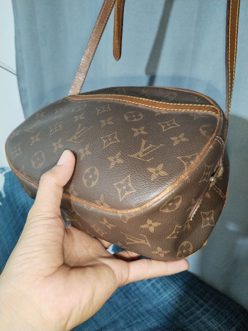 Louis Vuitton Blois Crossbody (Category: Luxury Bags & Wallets) located in Taytay. Submitted by the_vtg_pop-up (Listing ID 1458761807, Image 3). Description: vintage authentic signs of usage.