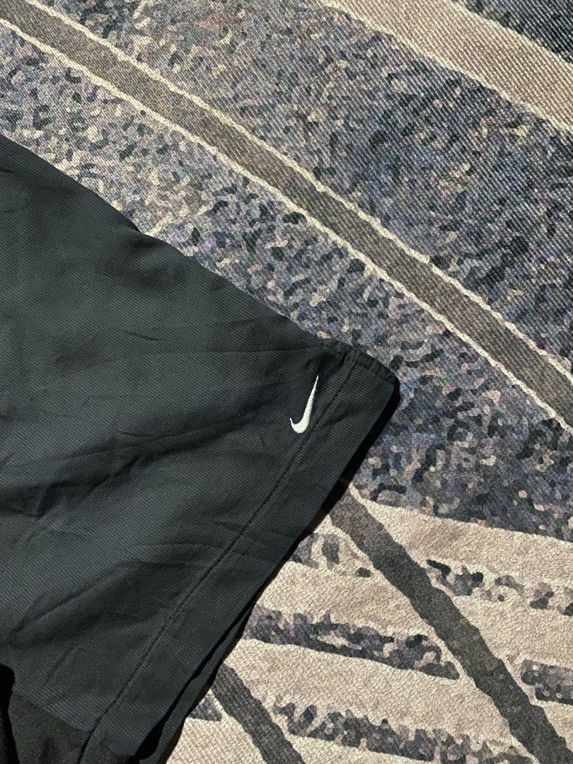 Vintage nike short ( authentic ) (Category: Activewear) located in Goa. Submitted by _rawgallery (Listing ID 1459992283, Image 2). Description: size on tag : l waist : 26 (stretchy) length : 18.5 leg open : 13.