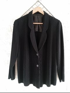 (Category: ) located in . Submitted by original_uniqlo (Listing ID 1459962997, Image 1). Description: .