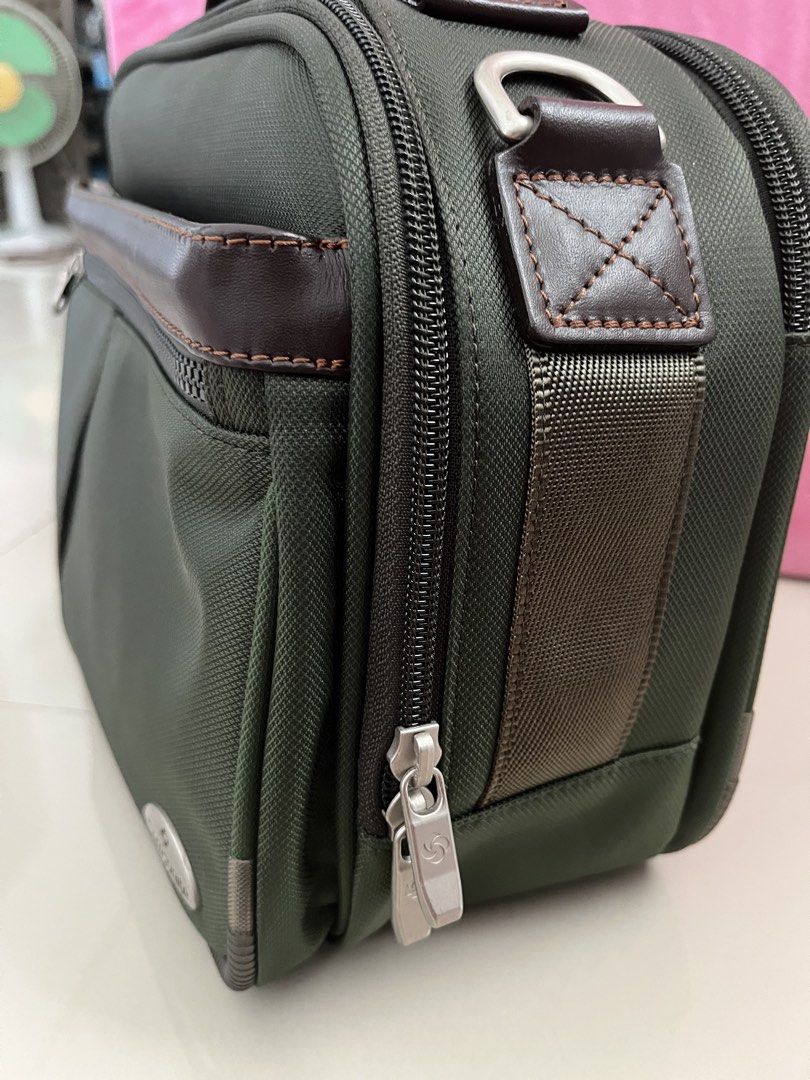 Vintage Samsonite Sling Suitcase Travel Bag (Category: Sling Bags) located in Daet. Submitted by UkayanNiAnj (Listing ID 1459934388, Image 3). Description: -Multiple pockets, Exterior slip pocket, Interior pockets -Divided compartments -Detachable strap - Top handle - Dimensions: Approximately 13 inches x 9 inches x 5 inches -Flaws: minimal rubs/scratches (please refer to photos 7-10).
