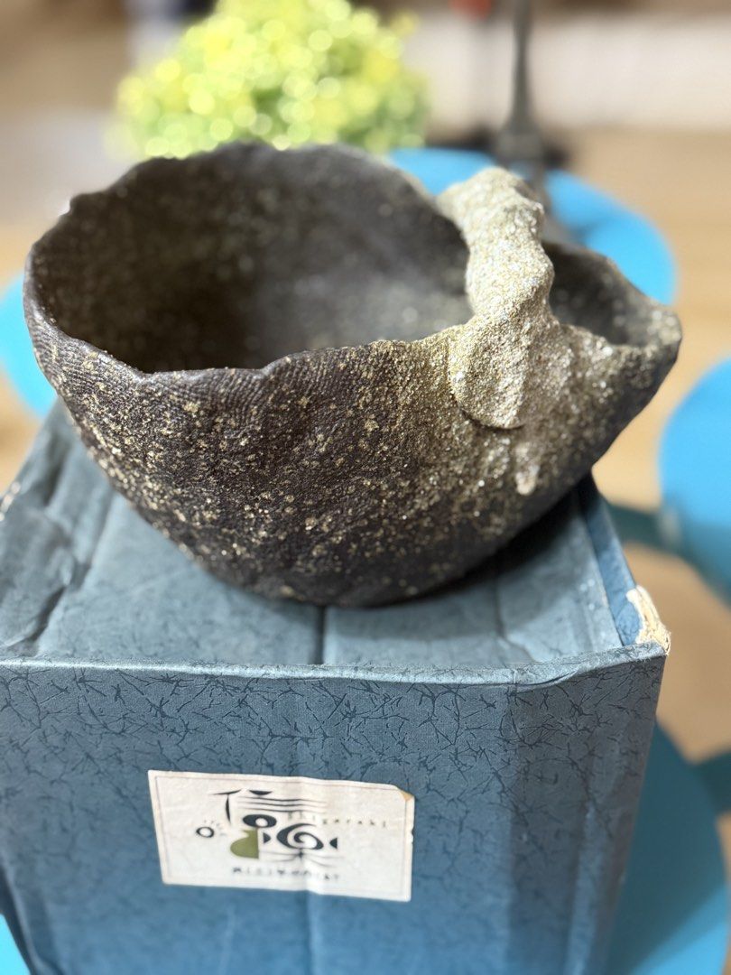 Vintage Shigaraki Ware Ceramic Bowl with Handle (Category: Vases & Decorative Bowls) located in Mandaluyong City. Submitted by ardzensthrift (Listing ID 1459961915, Image 1). Description: - Authentic Shigaraki ware ceramic bowl - Textured dark brown exterior with subtle gold speckles - Unique, natural stone-like finish on the handle - Comes with its original presentation box - Ideal for decorative display or as a distinctive serving dish.