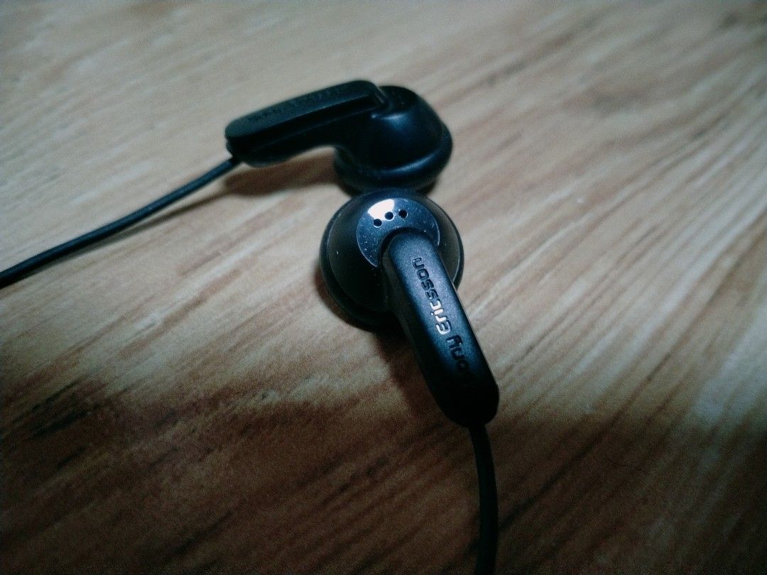 SONY ERICSSON EARPHONE (Category: Earphones) located in Cabuyao City. Submitted by Bike_Clothing10 (Listing ID 1459916361, Image 2). Description: READ FIRST... FOR SALE: SONY ERICSSON EARPHONE 3.5mm Jack Excellent Condition Legit All working Collectible item PRICE: 800 + SF PICK UP OR SHIPPING ONLY LOCATION: Cabuyao Laguna -NO COD/COP- MOP: GCASH COURIER: J&T PM FOR INQUIRIES....