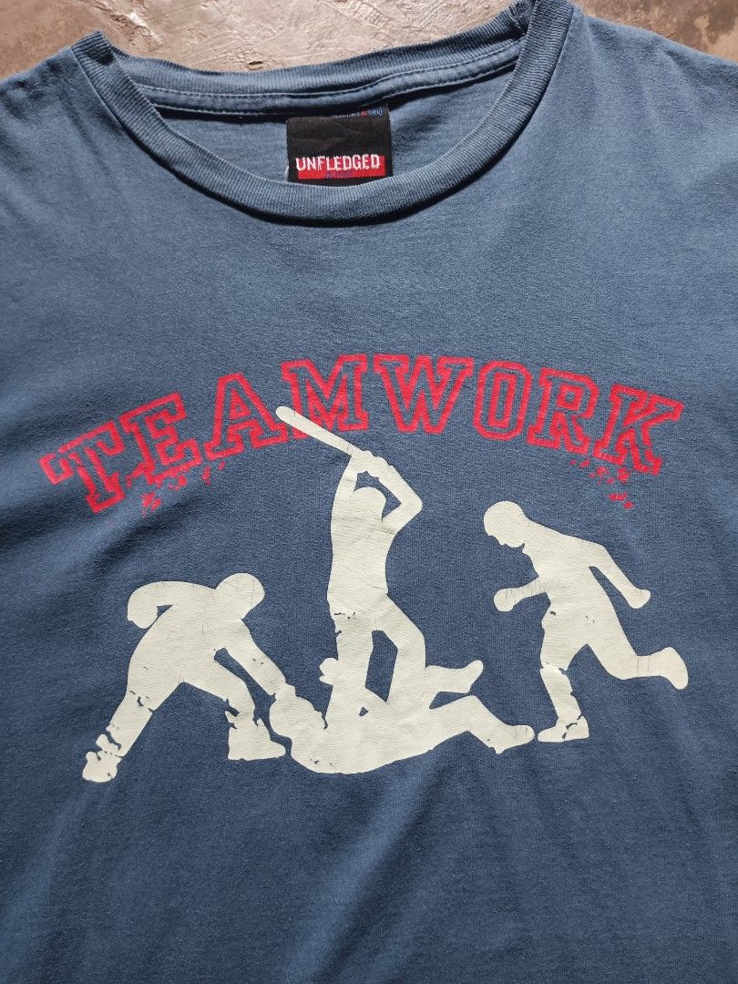 Vintage Teamwork Unfledged T-shirt (Category: Tshirts & Polo Shirts ) located in Davao. Submitted by hisdef (Listing ID 1460058411, Image 3). Description: Vintage Teamwork Unfledged T-shirt Condition-used issue-sign of usage, hairlines on print size on tag- large Dimensions in inches width-22 length-27 shoulder-21 hem-7.