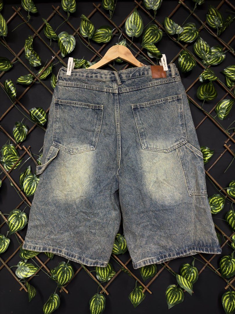 Vintage Wash Denim Shorts (Category: Shorts) located in Manila. Submitted by raven236 (Listing ID 1459911373, Image 2). Description: - Classic denim shorts with a vintage wash - Relaxed fit for comfortable casual wear - Multiple pockets for practicality - Secure button and zip closure - Unique, worn-in look for a stylish vibe - Ideal for everyday outfits.