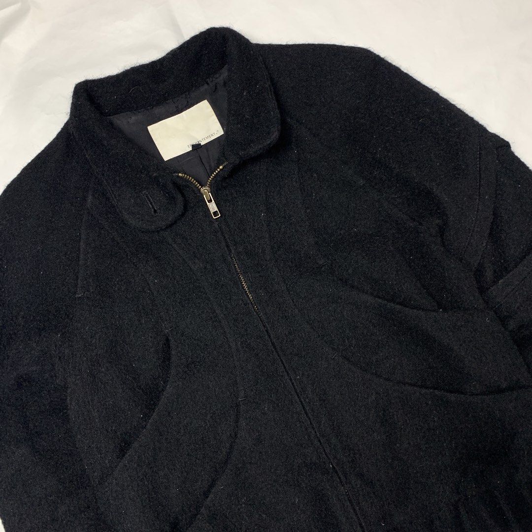 Vintage Wool structured Jacket (Category: Coats, Jackets and Outerwear) located in Baguio. Submitted by been.aged_ph (Listing ID 1460021281, Image 2). Description: 𝚂𝚒𝚣𝚎: fits up to S womens 𝙳𝚒𝚖𝚎𝚗𝚜𝚒𝚘𝚗𝚜: 17.5 x 21 𝙲𝚘𝚗𝚍𝚒𝚝𝚒𝚘𝚗: Excellent 𝙸𝚜𝚜𝚞𝚎: none Model Height: 5' 7".