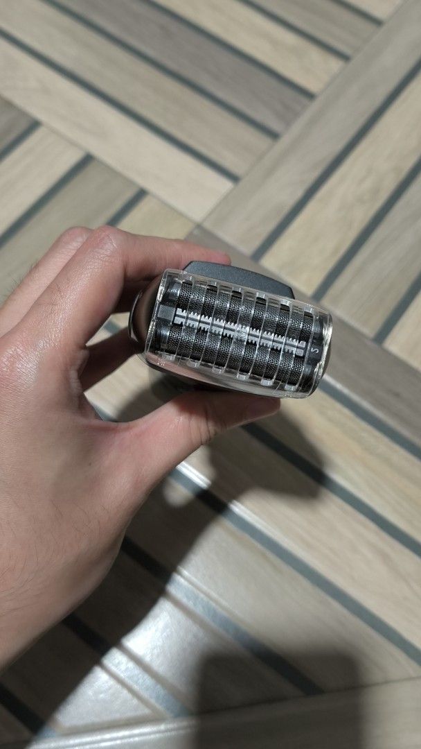 VISAGE Titanium Series Wet & Dry Shaver (Category: Men's Grooming) located in Manila. Submitted by paul.c29cruz (Listing ID 1460022076, Image 3). Description: - VISAGE Titanium Series Wet & Dry Shaver - Model: AP210262 - Versatile styling for all your grooming needs - Features a clear LED display - Quick 90-minute charging time - Can be used corded or cordless for convenience - IPX6 waterproof rating for safe use in the shower 100% ORIGINAL! BRAN