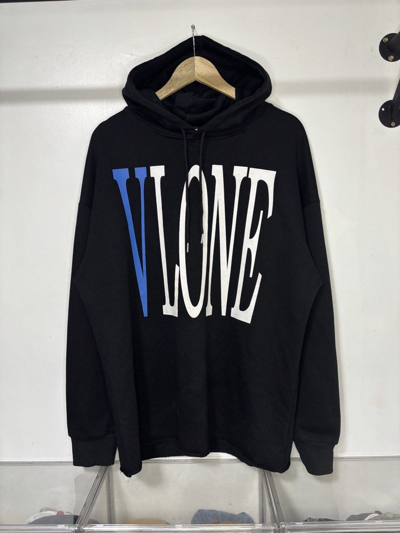 VLONE Black Hoodie 2XL (Category: Hoodies) located in Tarlac. Submitted by ronaldespi39287 (Listing ID 1460001307, Image 1). Description: ▫️VLONE ▫️30x26 ▫️EXCELLENT CONDITION COMPLETE TAGS ▫️COLOR RATE: 10/10 ▫️699 +SF ▫️TARLAC CITY 📍 📩.