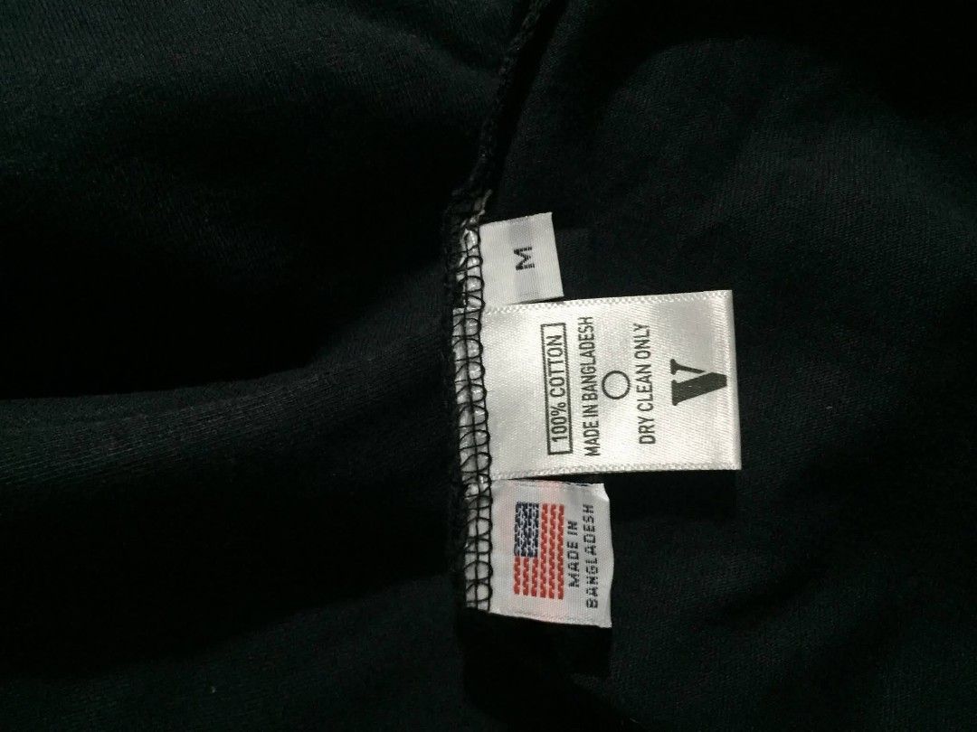 Vlone Tshirt Dupe (Category: Tshirts & Polo Shirts ) located in Manila. Submitted by religiosoj32965 (Listing ID 1459904424, Image 3). Description: Vlone Tshirt Dupe W: 20" L: 28.5" 500php+sf negotiable MOP: Gcash MOD: J&T worn twice, good condition.