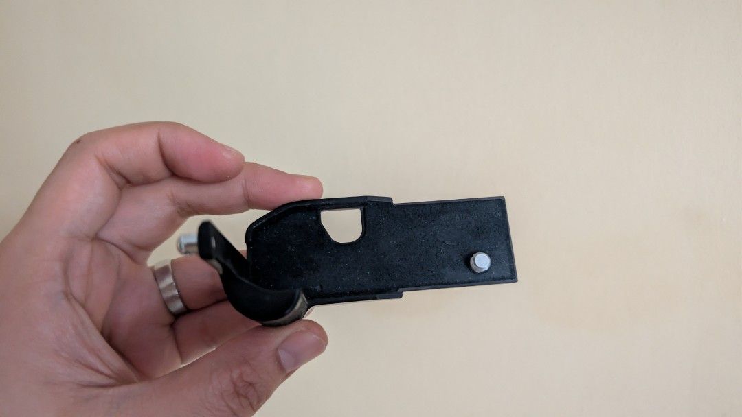Voigtlander Camera Grip Baseplate (Category: Cameras) located in Manila. Submitted by wekapipo (Listing ID 1460105014, Image 3). Description: Side grip for modern Voigtlander Bessa film cameras. Compatible with all Bessa R rangefinder bodies and the Bessaflex TM SLR. In good condition. RFS: sold my Bessa cameras.