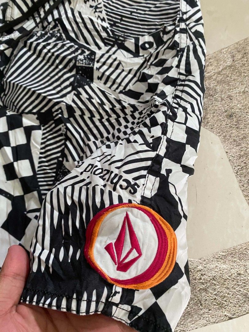 Volcom black and white geometric board shorts (Category: Shorts) located in Borongan. Submitted by thrift-real2.0 (Listing ID 1459911486, Image 2). Description: volcom black and white geometric board shorts excellent condition waist: 34 length: 21.5 color rate:9.5/10 no issue 550 plus sf.